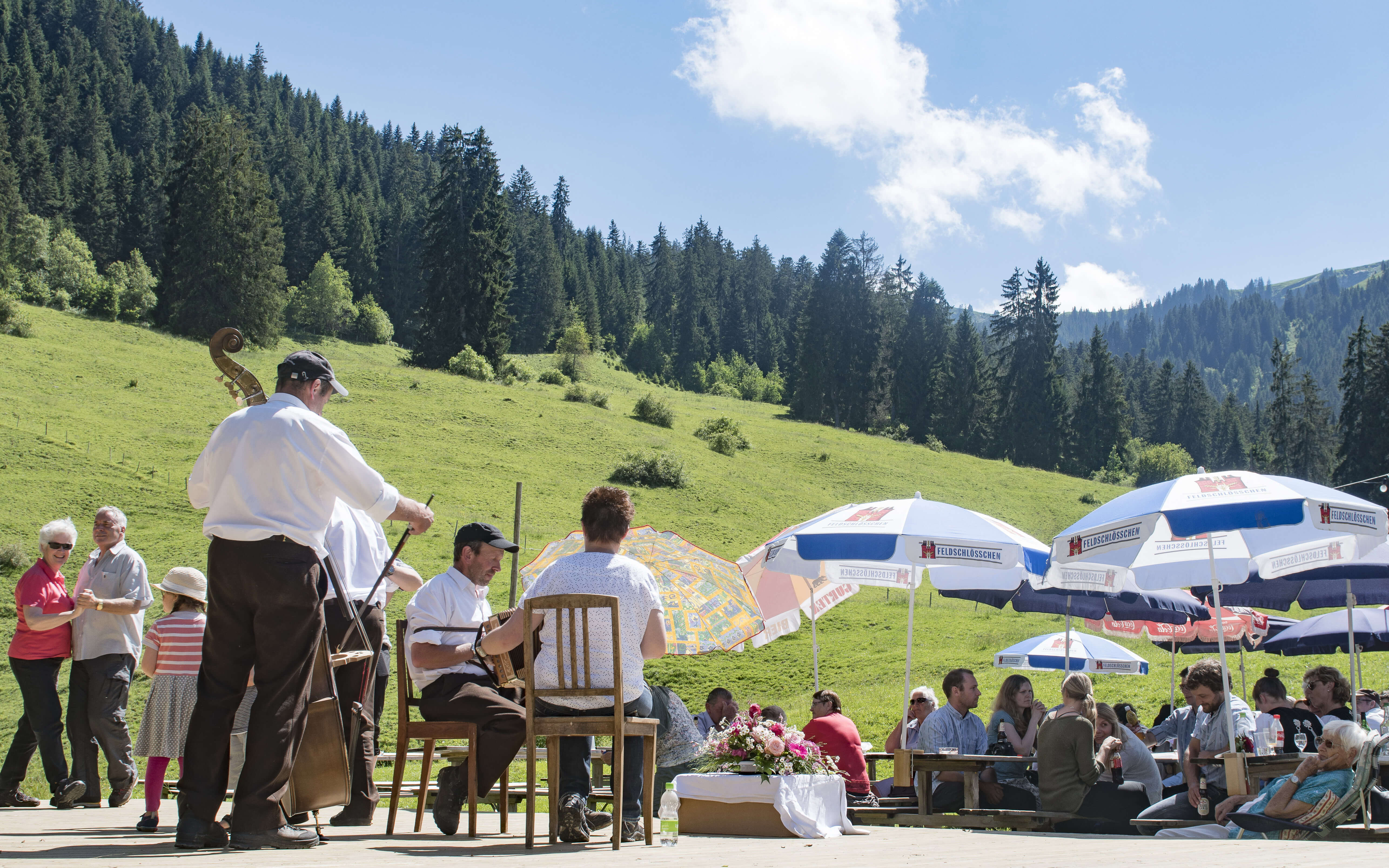 Foto Musik und Tanz am Bergdorfet - zum Foto